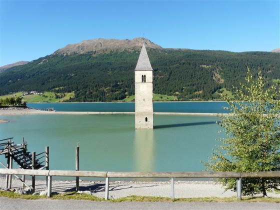 Versunkene Kirche im Reschenstausee